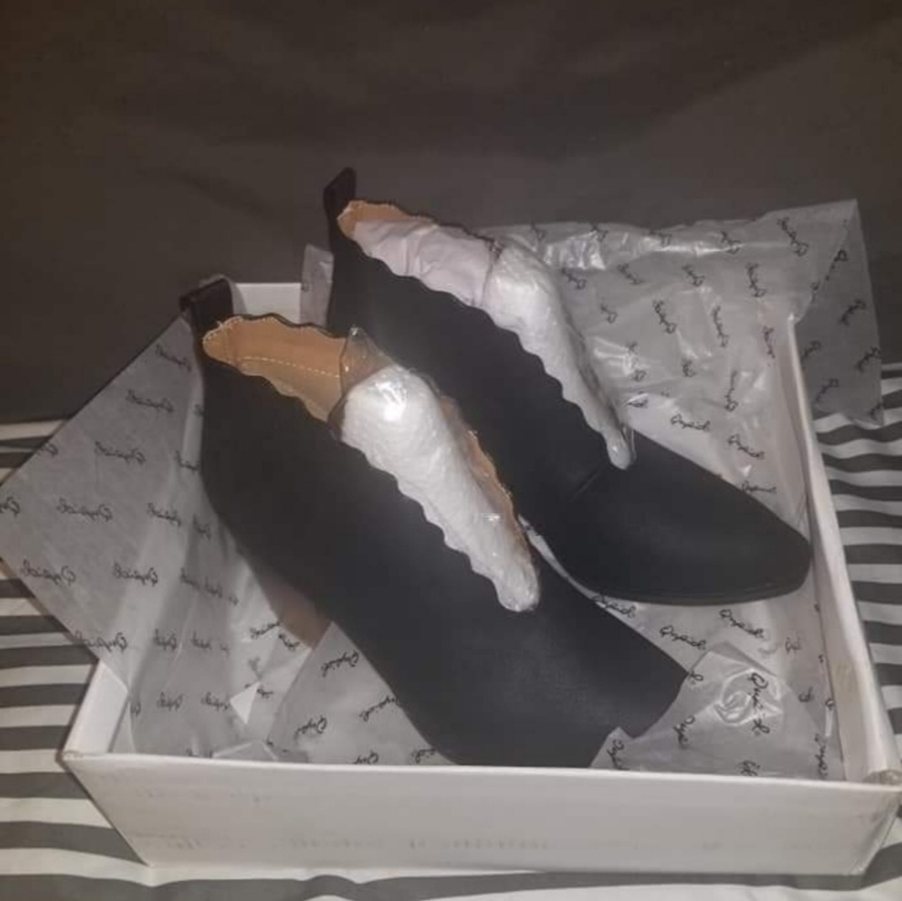 New, never worn Qupid scalloped bootie